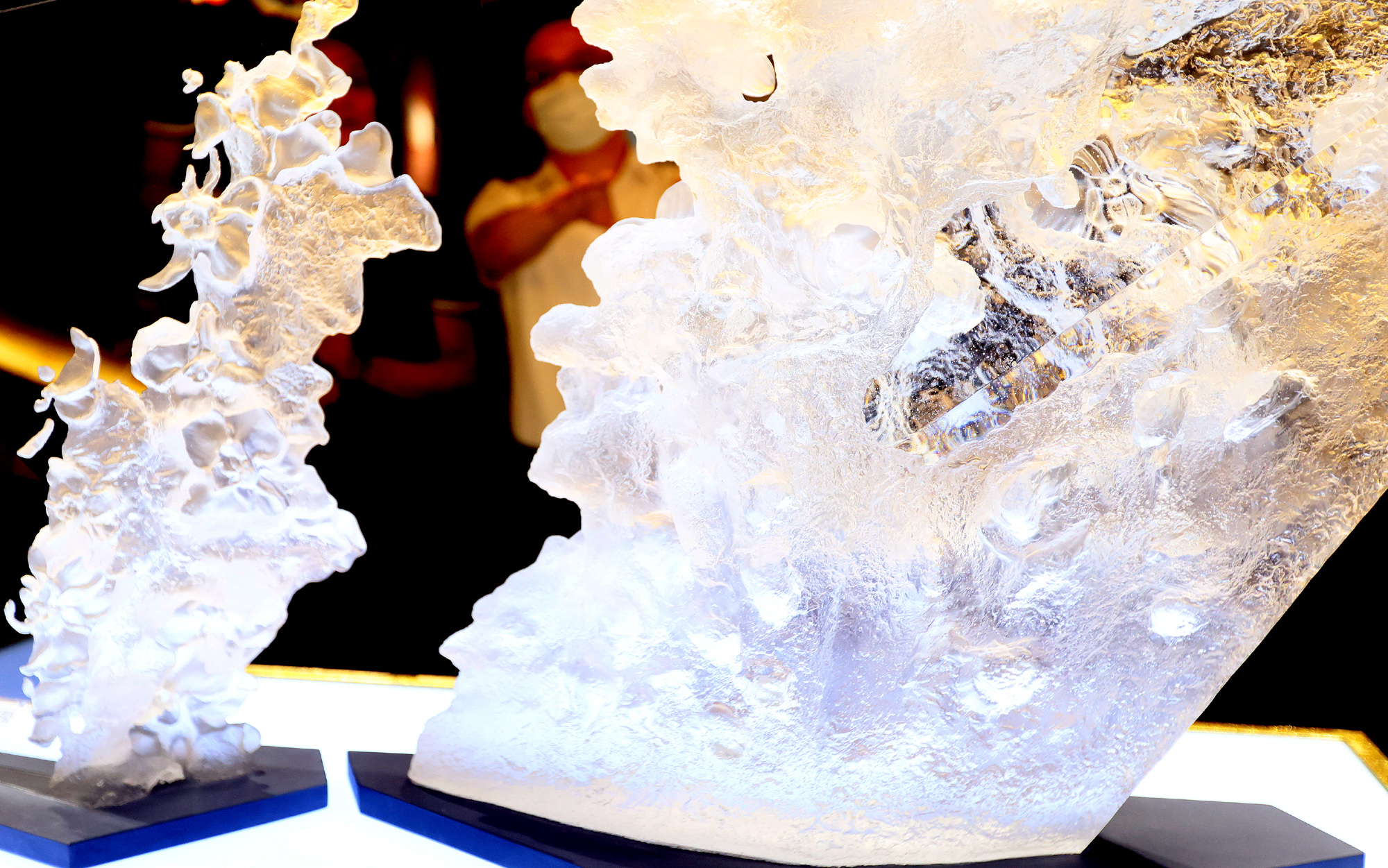 楊惠姍的「上海琉璃工房」 為世界玻璃藝術「走近」中國搭座橋