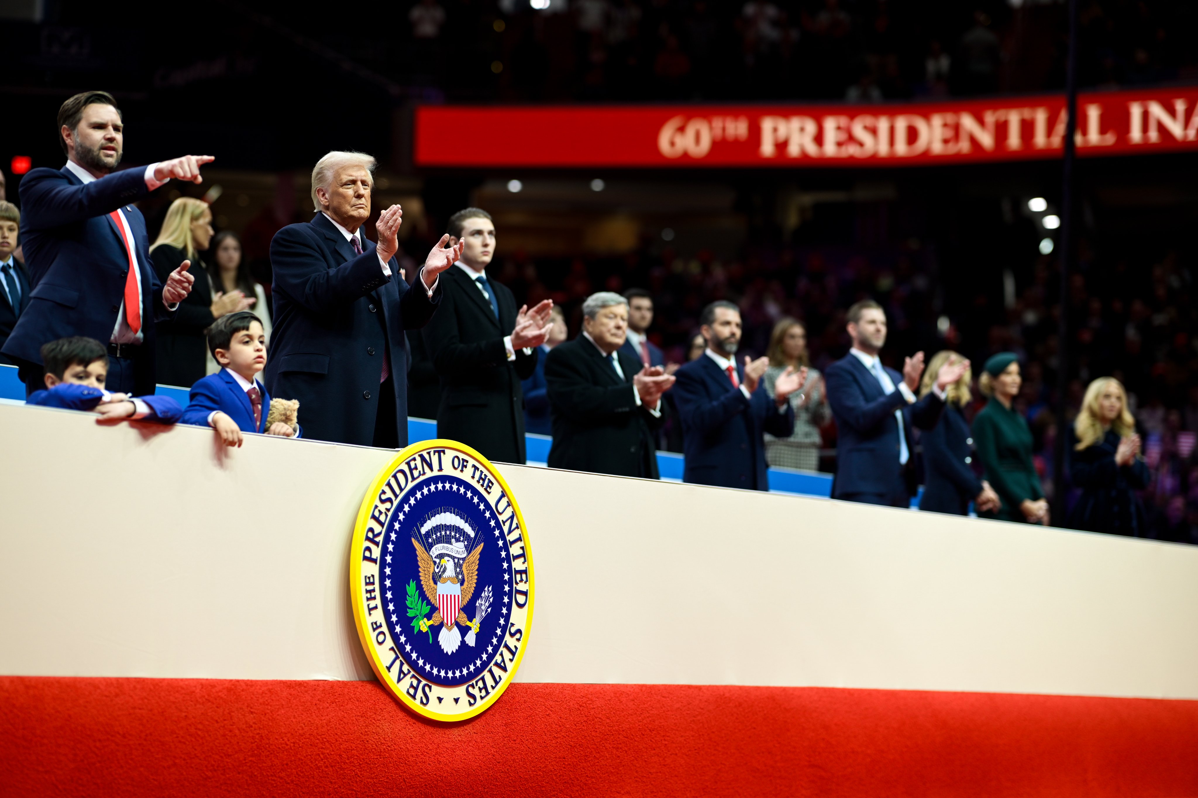 美國從民主走向超級富豪的寡頭政治｜海外通訊